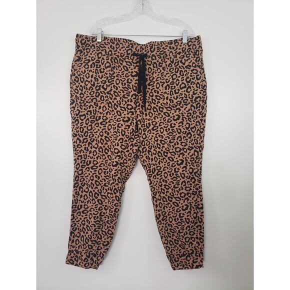(9) Torrid Women's Pants Size 3 (3X) Fit Jogger Fleece Leopard Crop Mobwife - Picture 1 of 8
